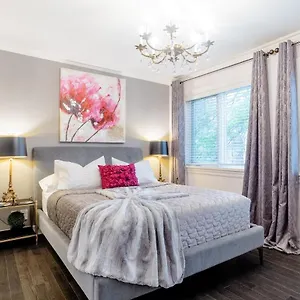 Downtown Luxury Victorian Retreat 4*, Toronto Canada